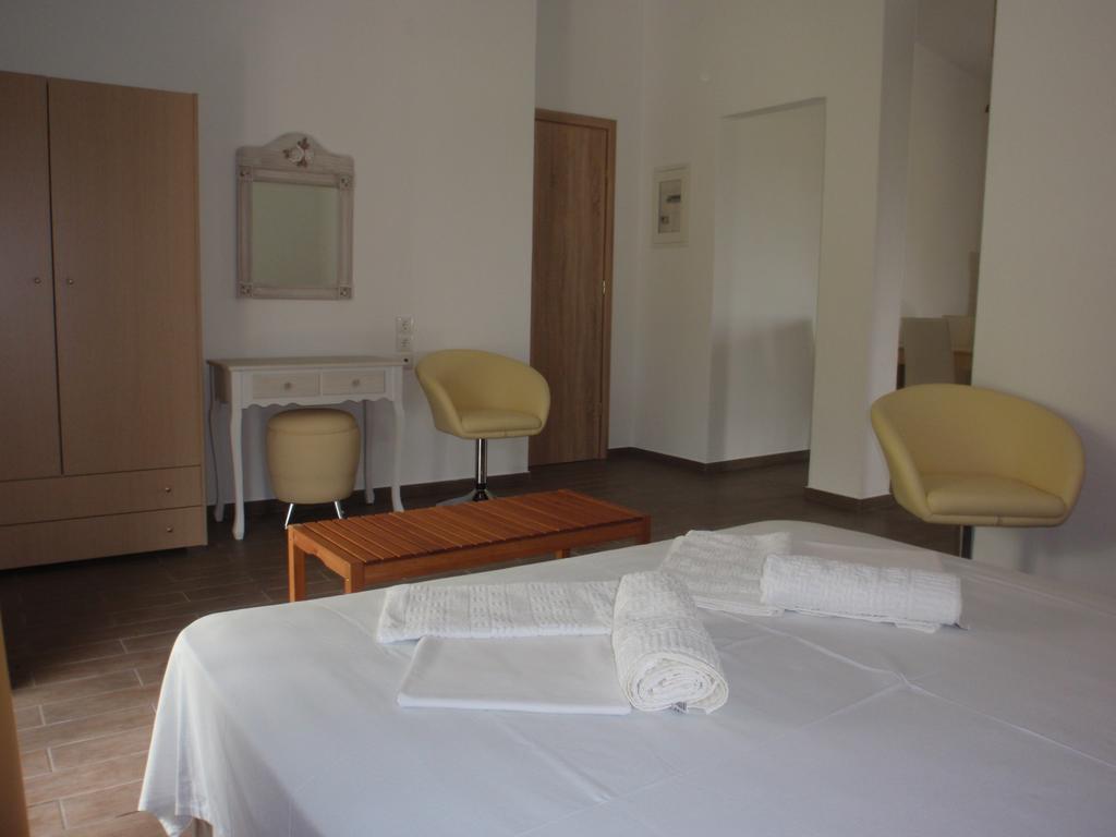 Petrouda'S Apartments Szamothráki Kültér fotó